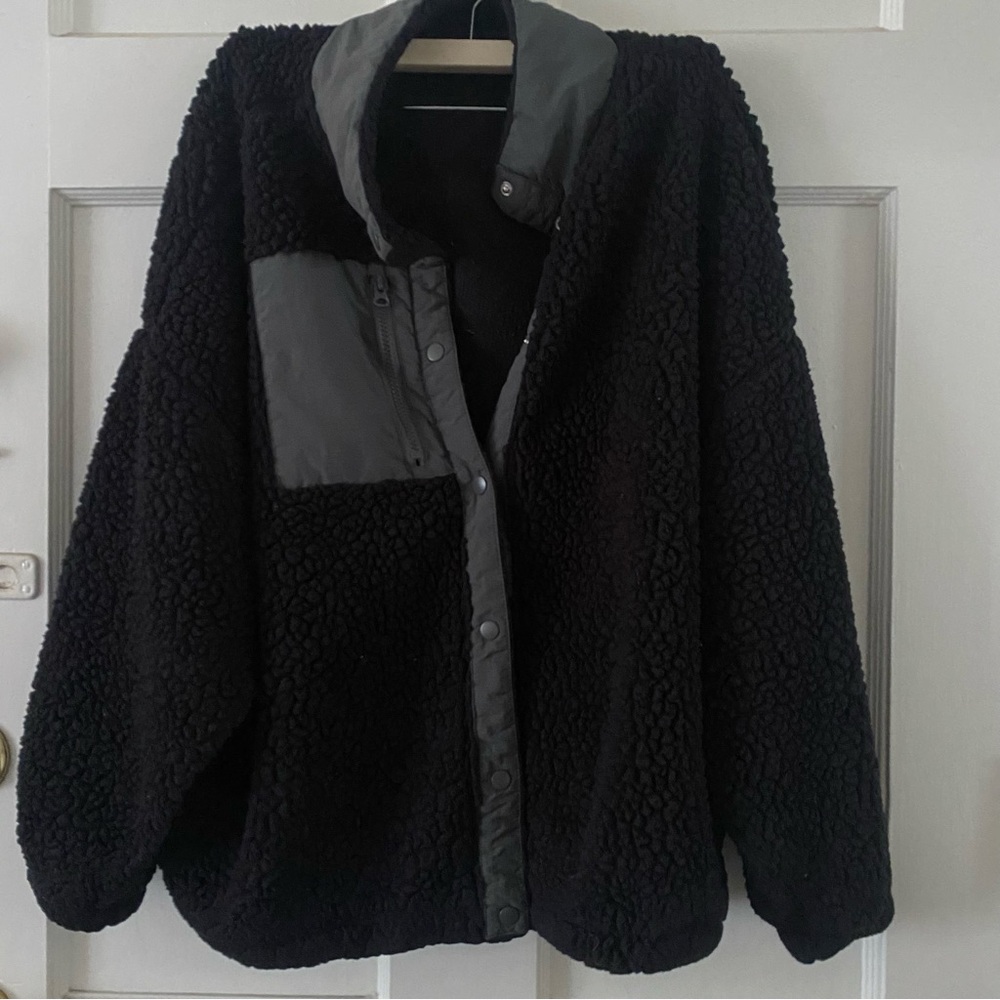 PacSun Women's Oversized Sherpa Jacket with Front/Side Pockets - Black (Small)